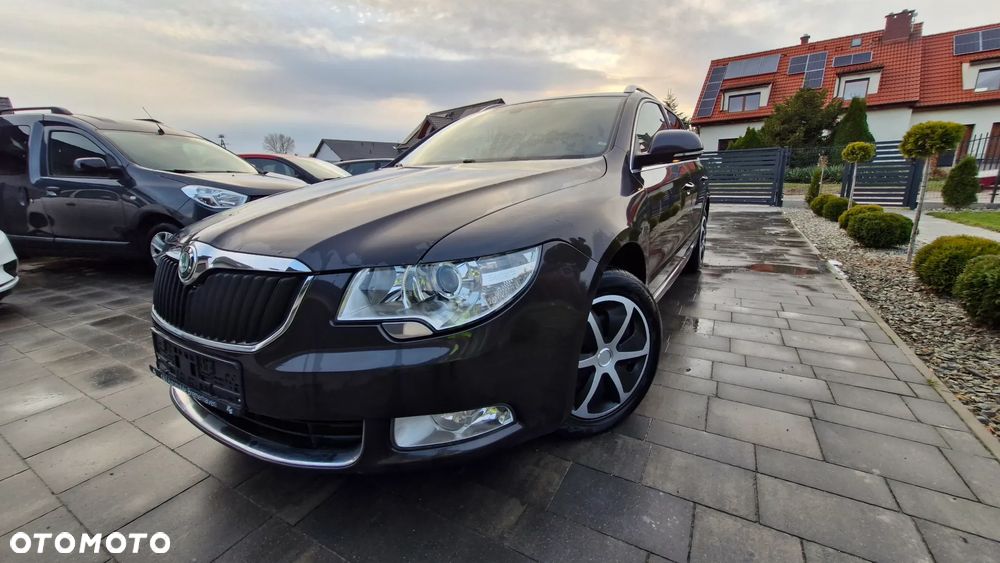 Skoda Superb Combi 2.0 TDI Exclusive - 2