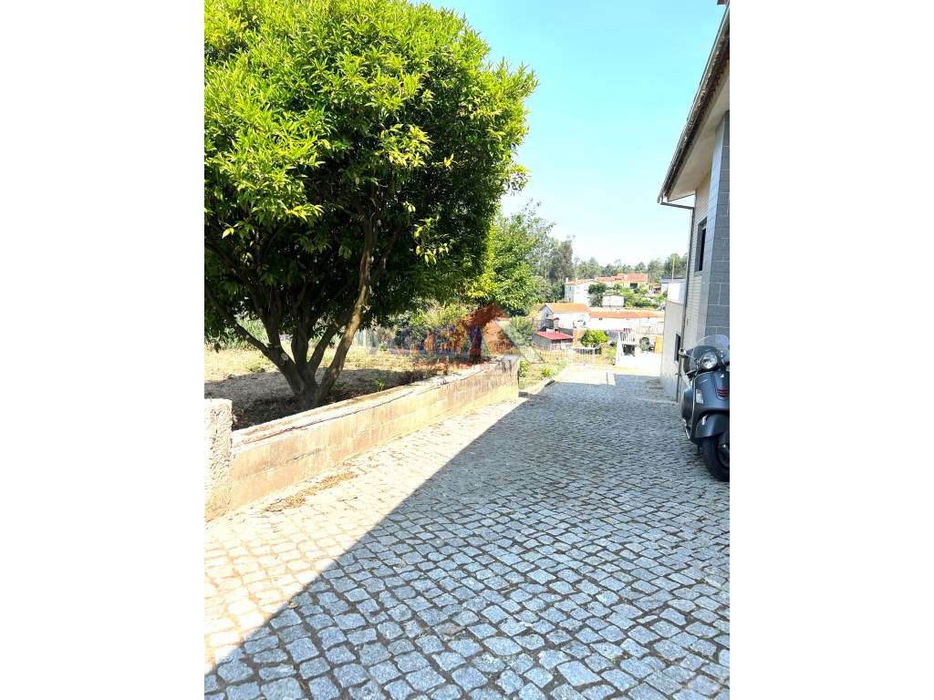 MORADIA BI-FAMILIAR - Grande imagem: 5/60