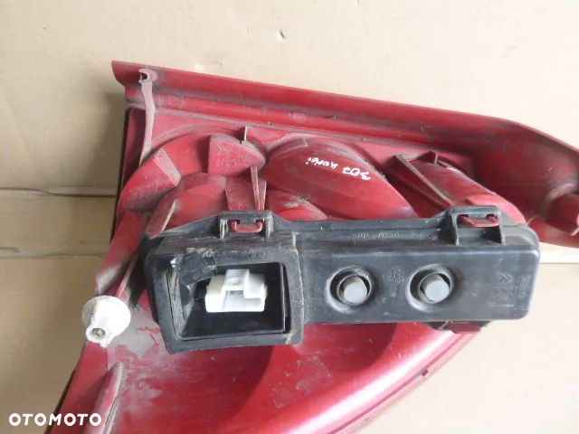 LAMPA LEWY TYŁ LEWA TYLNA PEUGEOT 307 KOMBI 01-05 - 16