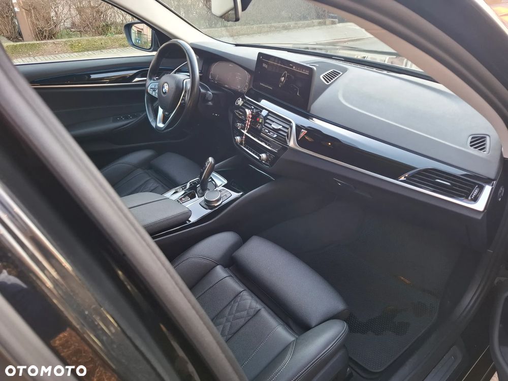 BMW Seria 5 530e Luxury Line sport - 16