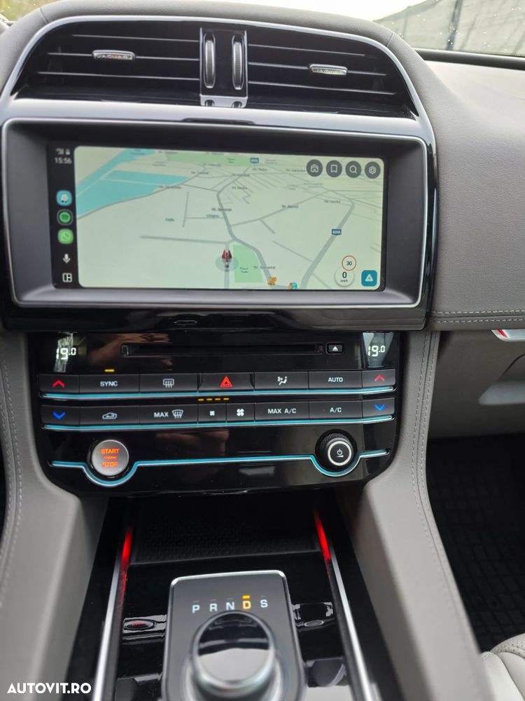 Jaguar F-Pace 30t AWD Portfolio - 11