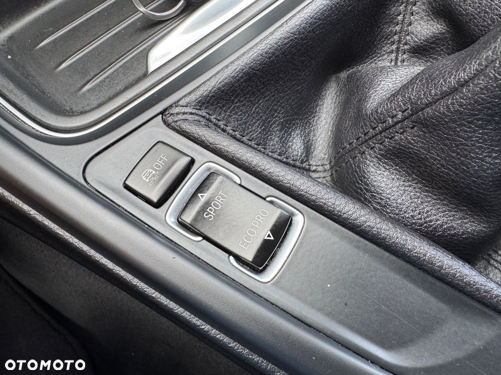 BMW Seria 3 318d xDrive - 11