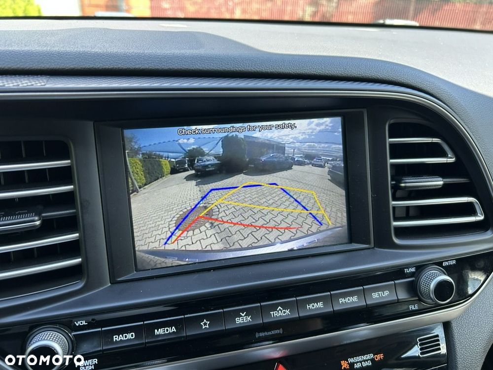 Hyundai Elantra - 22