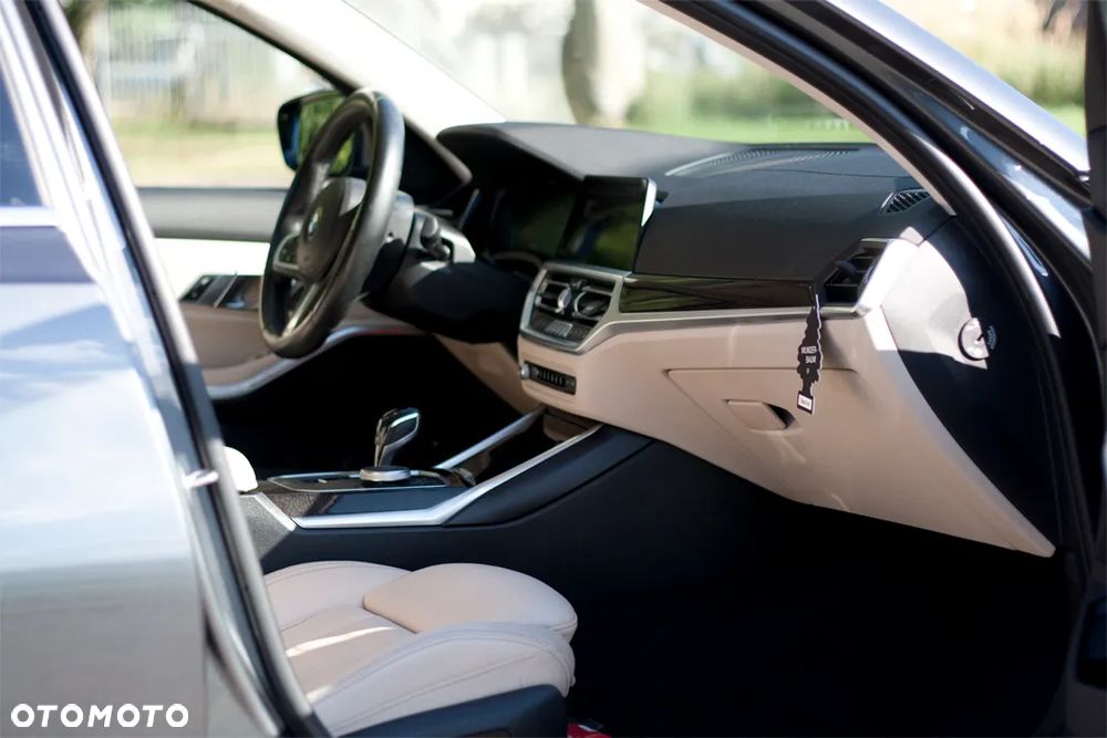 BMW Seria 3 330e Luxury Line - 10