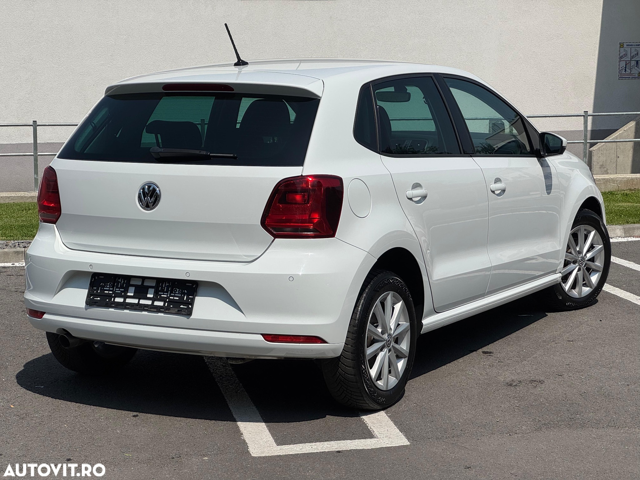 Volkswagen Polo 1.4 TDI Blue Motion Technology Lounge - 2