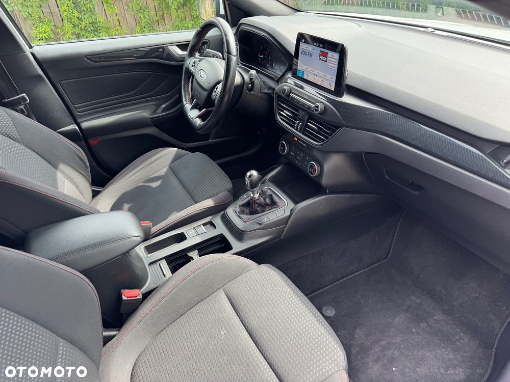 Ford Focus 1.5 EcoBlue Start-Stopp-System ST-LINE DESIGN - 17