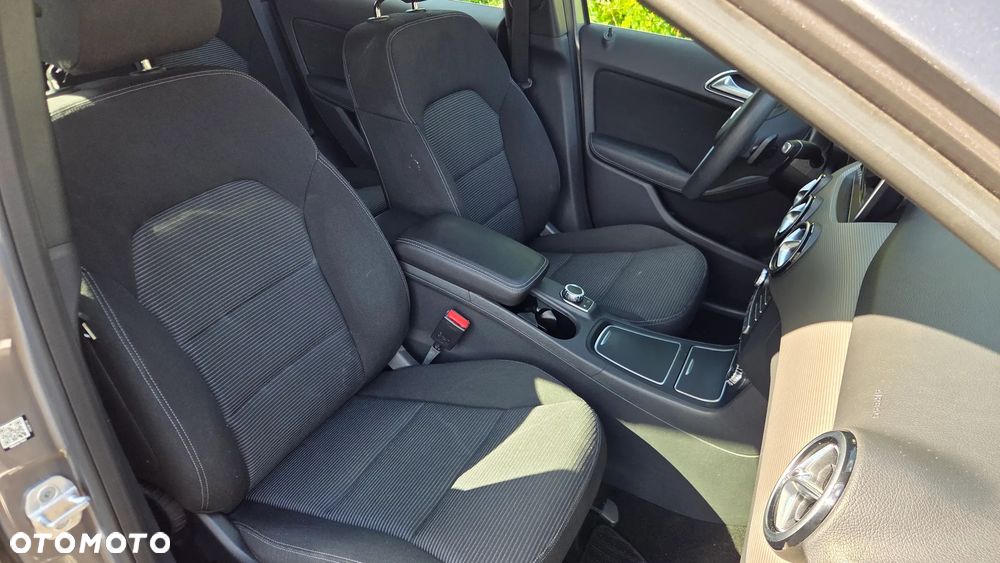 2015 Mercedes-Benz Klasa B 180 (BlueEFFICIENCY) 7G-DCT, photograph 12