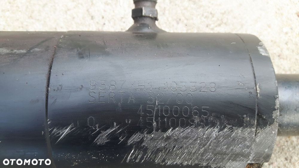 SIŁOWNIK RURY WYSYPU ZBOŻA MASSEY FERGUSON MF7254 - 5