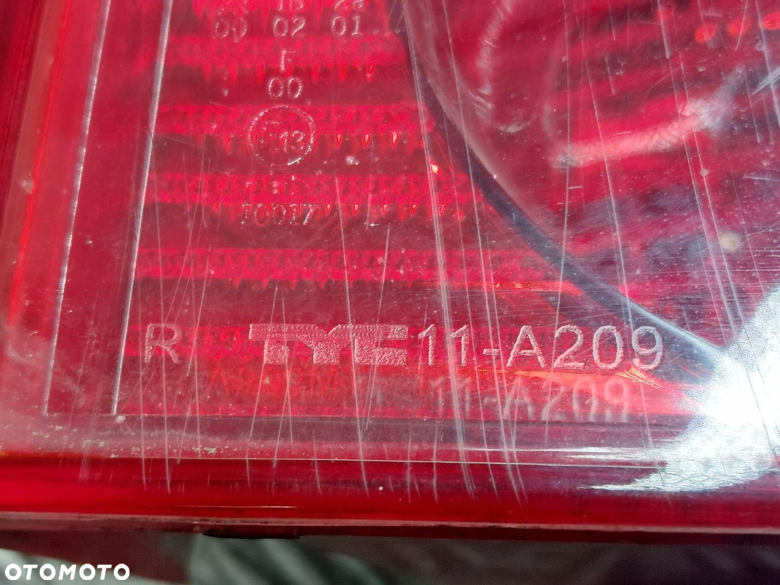 LAMPA PRAWY TYŁ VOLKSWAGEN PASSAT B5 FL TYC - 3