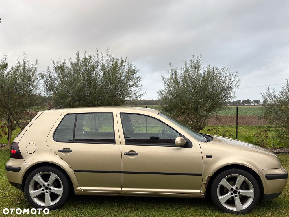 Volkswagen Golf - 6