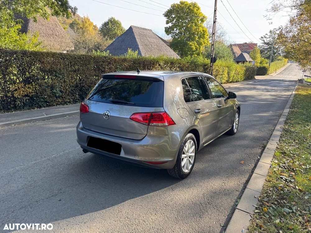 Volkswagen Golf - 6
