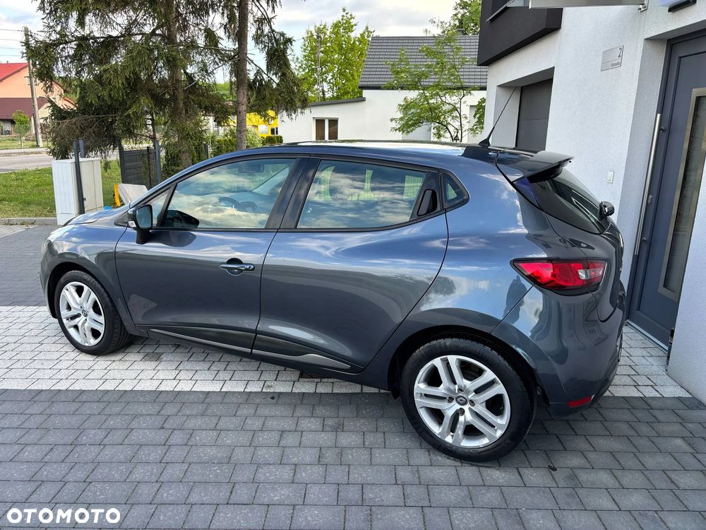Renault Clio 1.2 16V 75 Life - 13