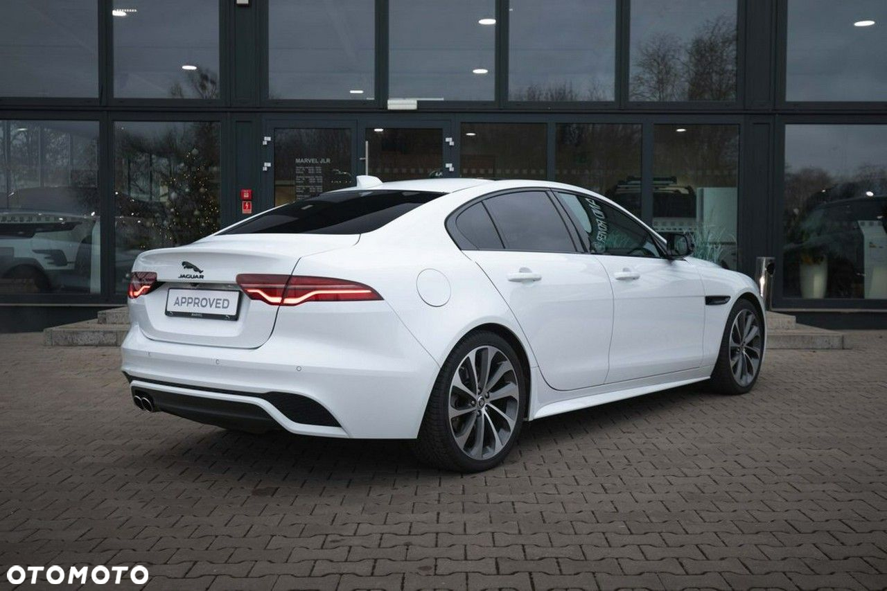 Jaguar XE - 6