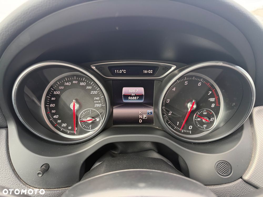 Mercedes-Benz GLA 180 7G-DCT UrbanStyle Edition - 16