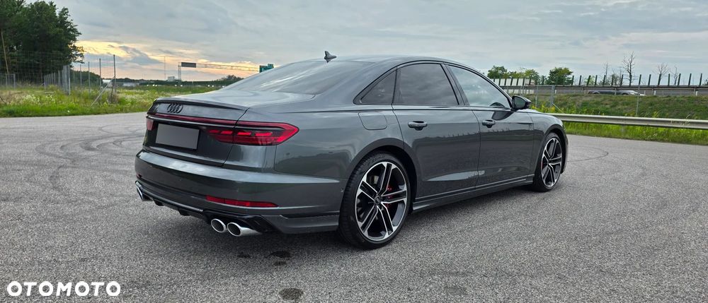 Audi S8 - 7