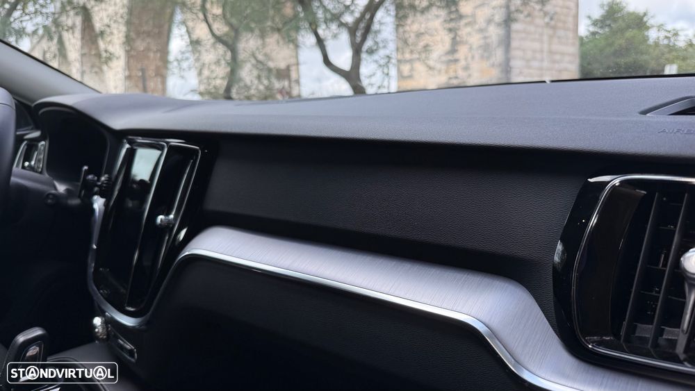 Volvo V60 2.0 T8 AWD TE Momentum - 31