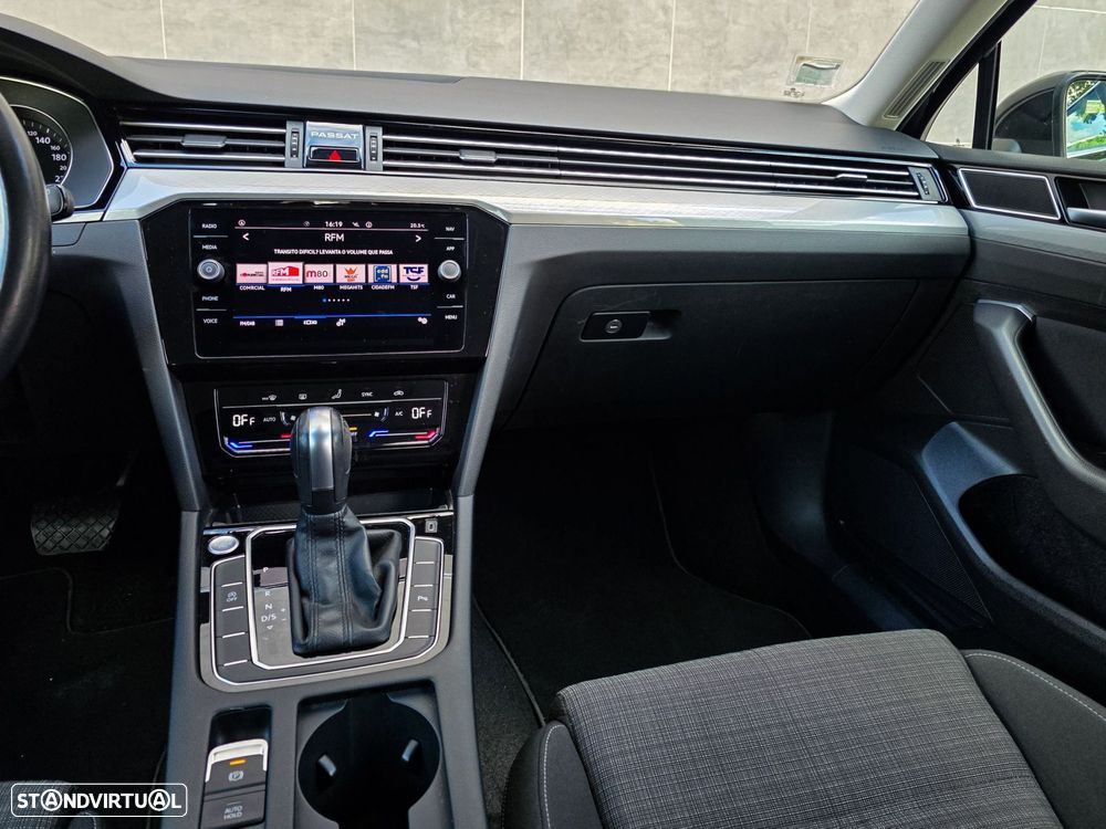 VW Passat Variant - 41
