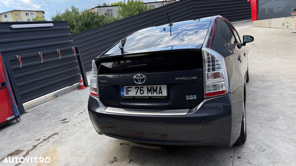 Toyota Prius - 5