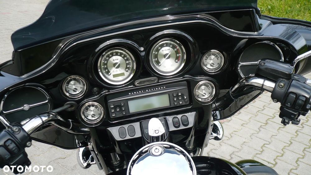 Harley-Davidson Touring Street Glide - 14