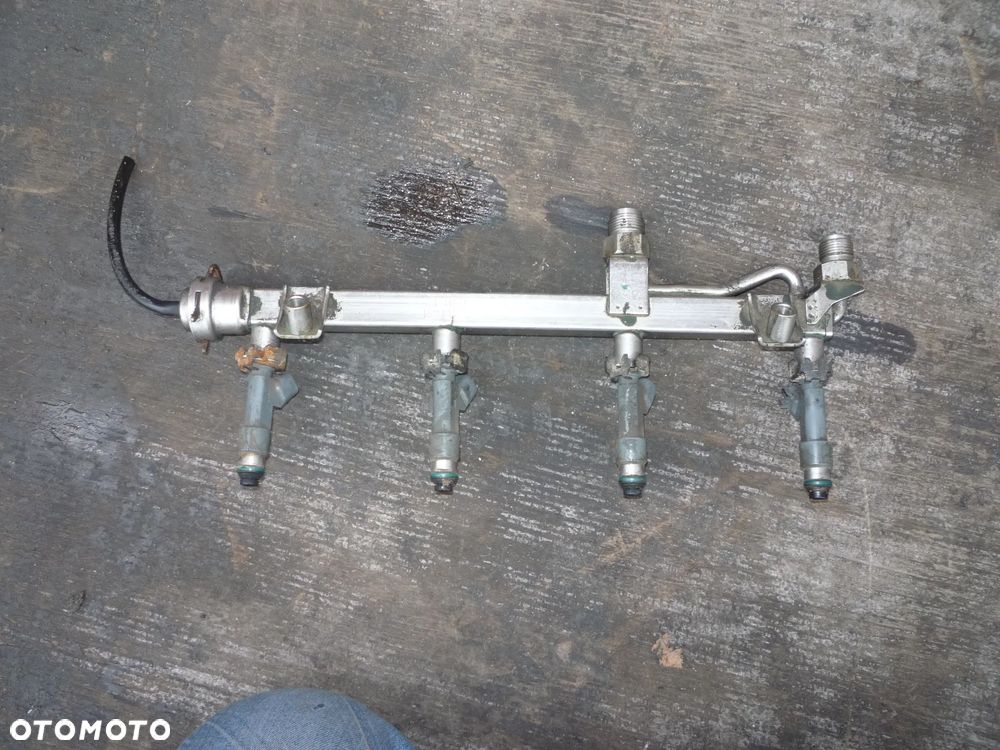 OPEL VECTRA C LIFT 2.0 T LISTWA WTRYSKOWA 55556681 - 2