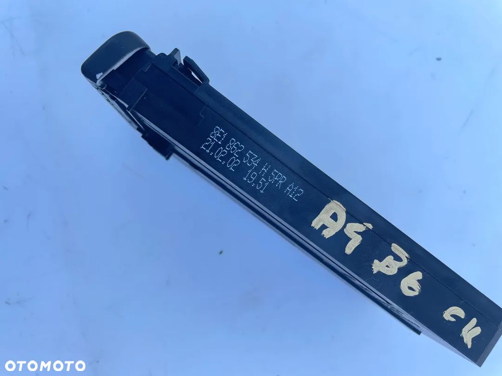 UCHWYT NA KUBKI AUDI A4 B6 - 4