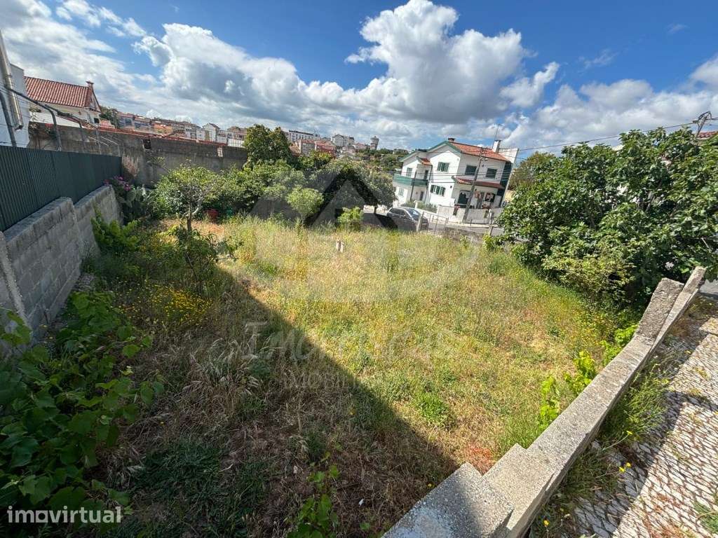 Terreno de gaveto com 342 m² em São João da Talha - Grande imagem: 4/6