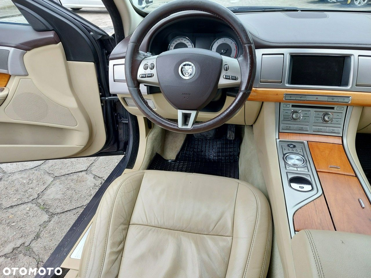 Jaguar XF 2.7 V6 D Premium Luxury - 19