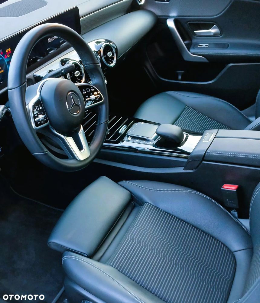Mercedes-Benz CLA 200 Progressive 7G-DCT - 11