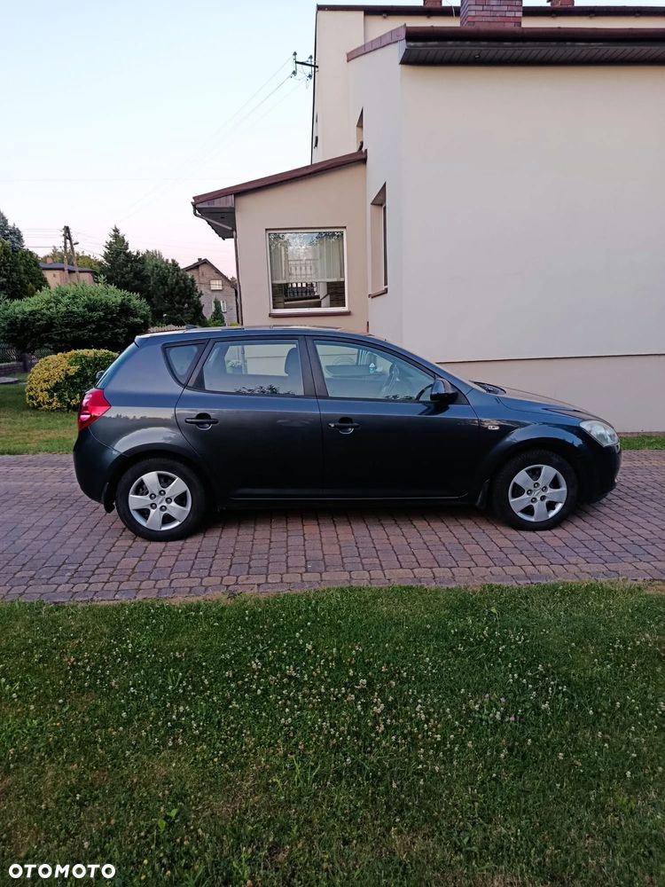 Kia Ceed - 7