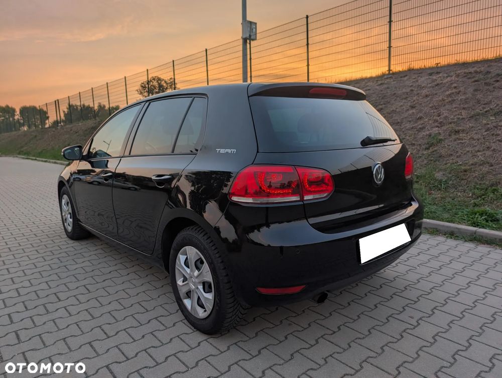 Volkswagen Golf - 1