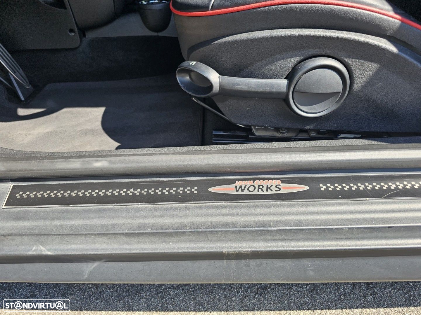 MINI Cabrio John Cooper Works - 7