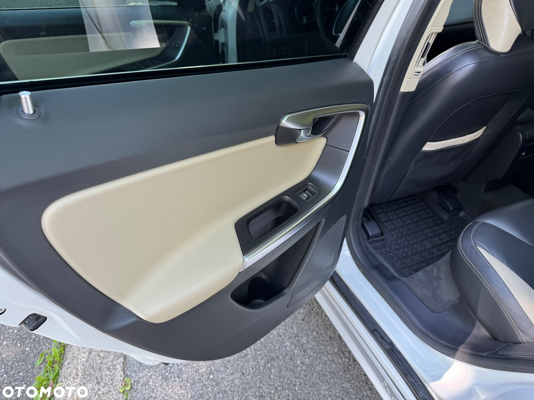 Volvo XC 60 D4 Geartronic RDesign - 28
