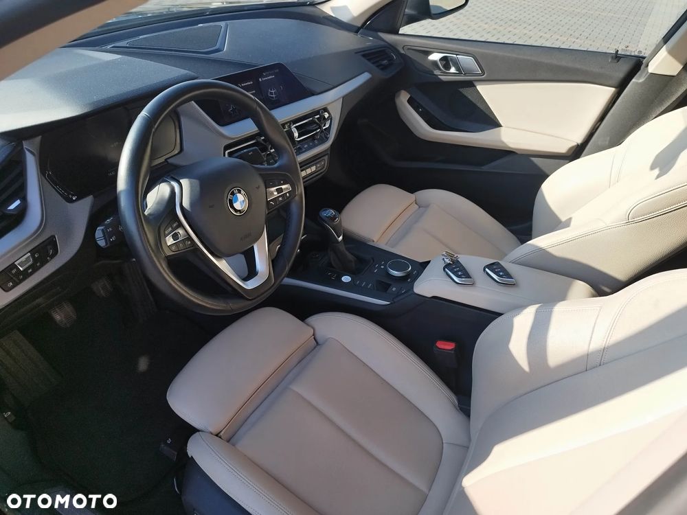 BMW Seria 2 218i - 5