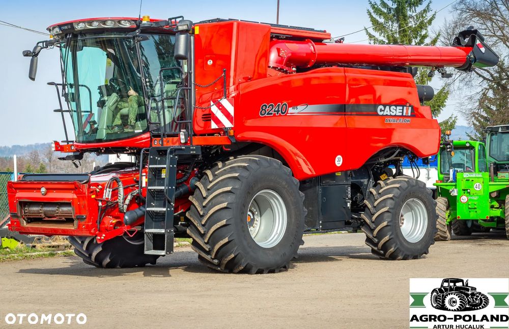 Case IH 8240 AFS - 2018 ROK + MACDON FD 135 - 2018 ROK - 2