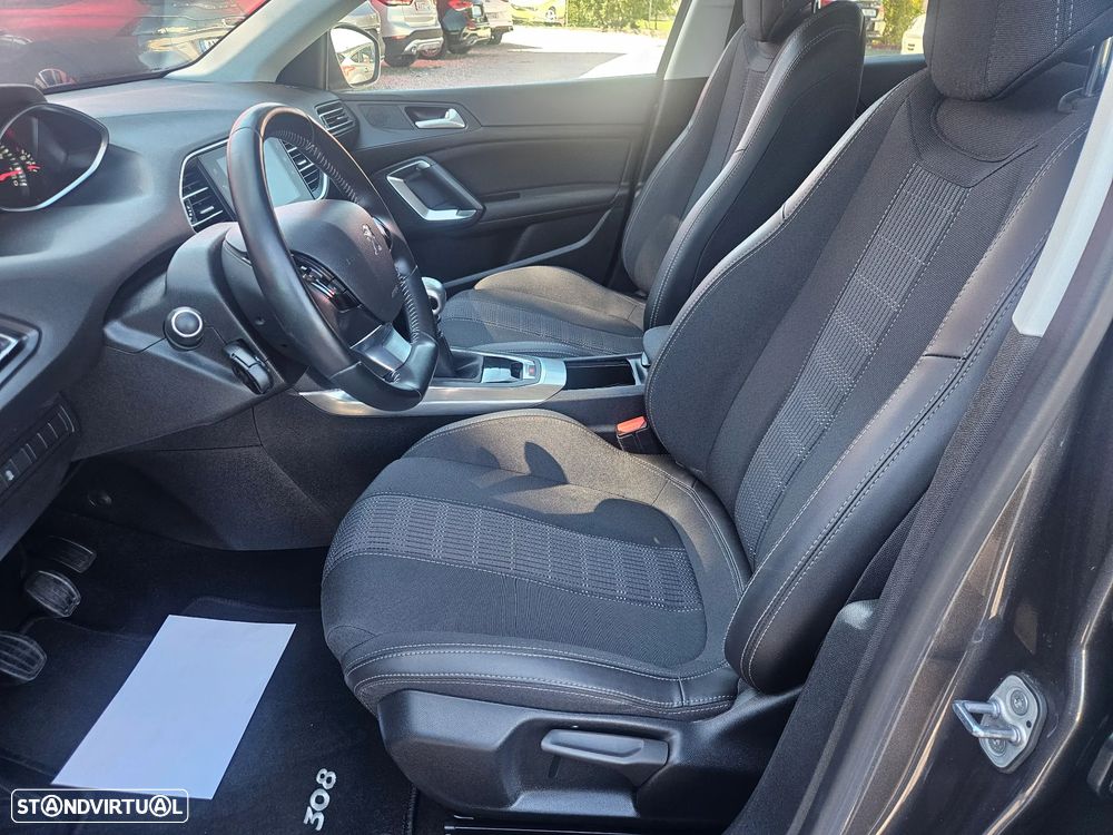 Peugeot 308 1.2 PureTech Allure Pack — fotografia 9