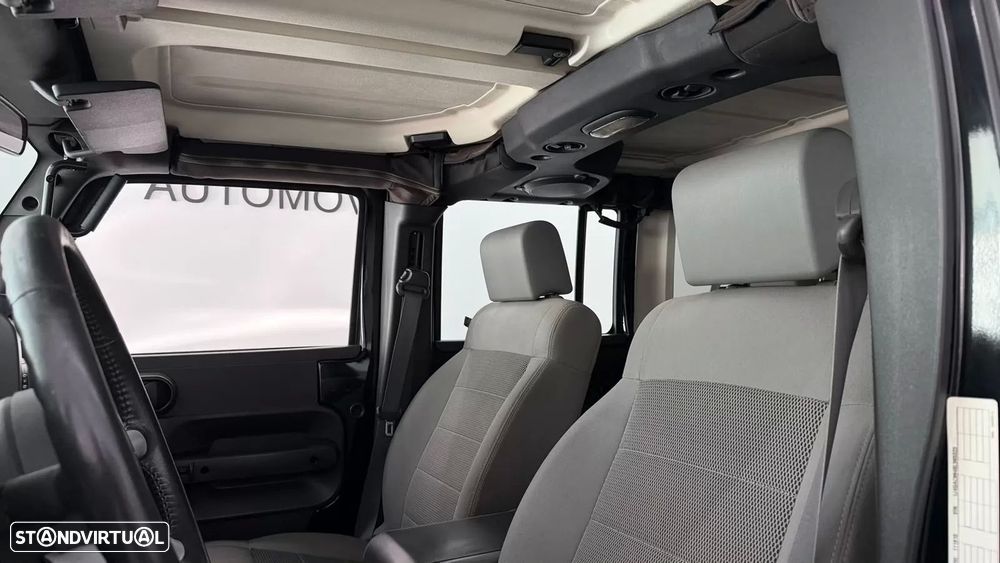 Jeep Wrangler Unlimited 2.8 CRD Sahara AT - 28
