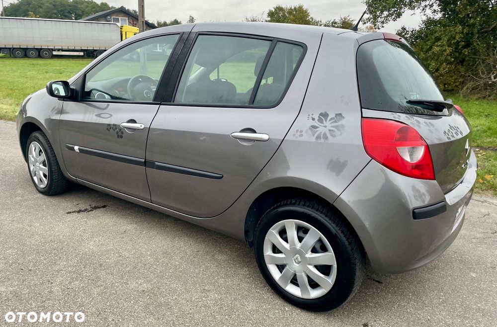 Renault Clio 1.2 16V Authentique - 15