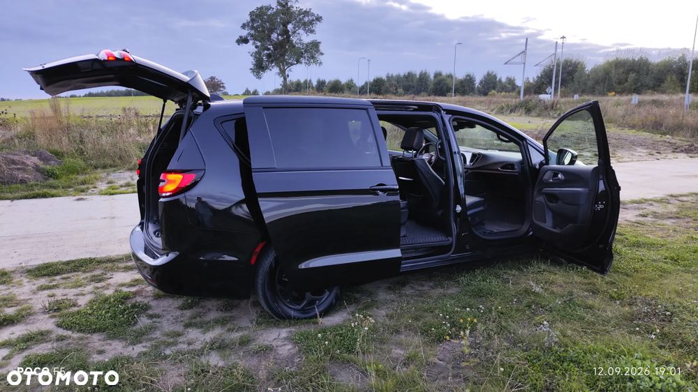 Chrysler Pacifica - 33