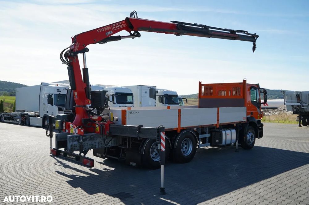 Iveco STRALIS 420 / 6X2 / LIVRARE 6.5m + HDS FASSI. F185 CAPACITATE MAXIMĂ DE ÎNCĂRCARE 5750 KG / RADIOCOMANDĂ / ROTATOARE / ANVELOPE 100% / - 5