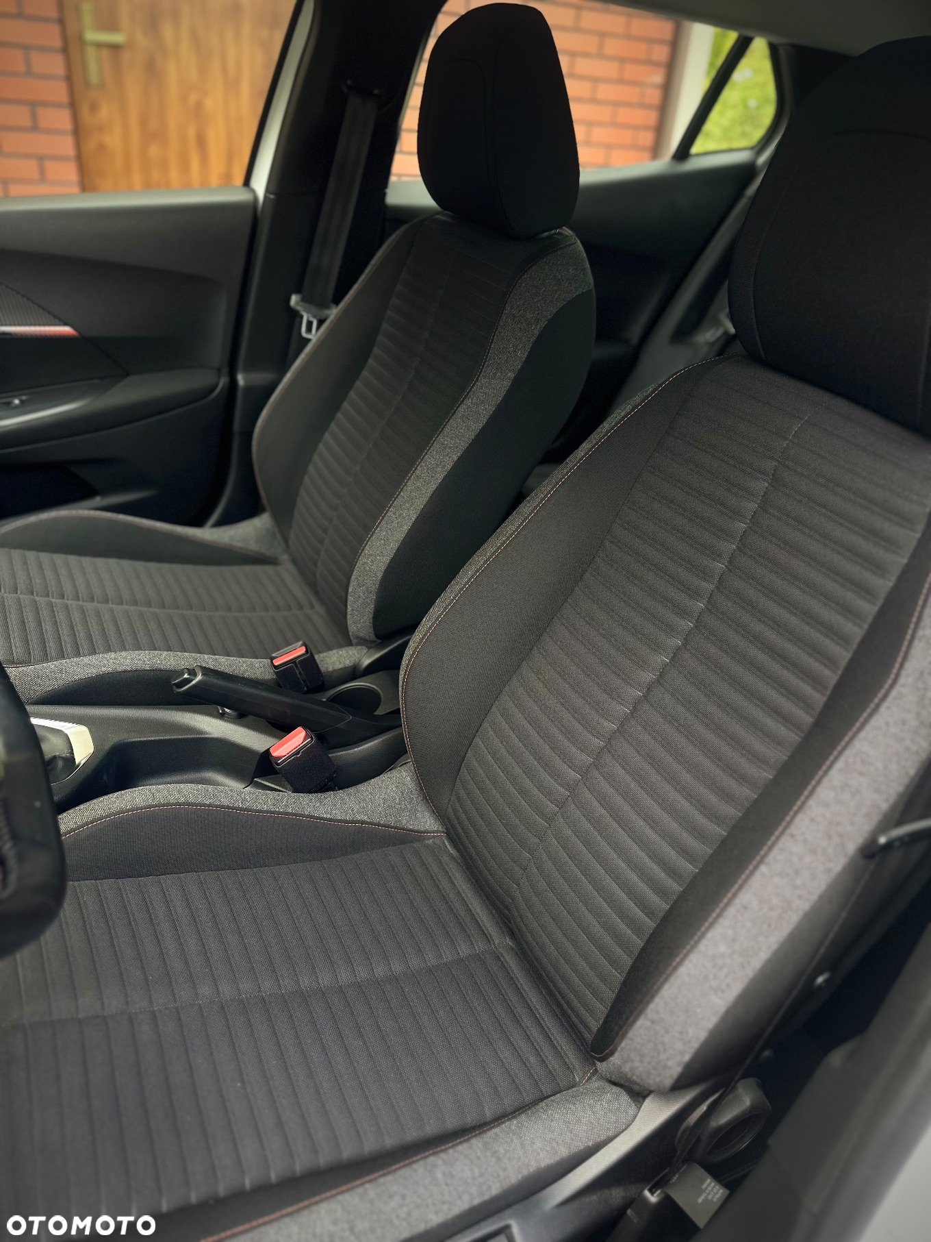 Peugeot 2008 - 8