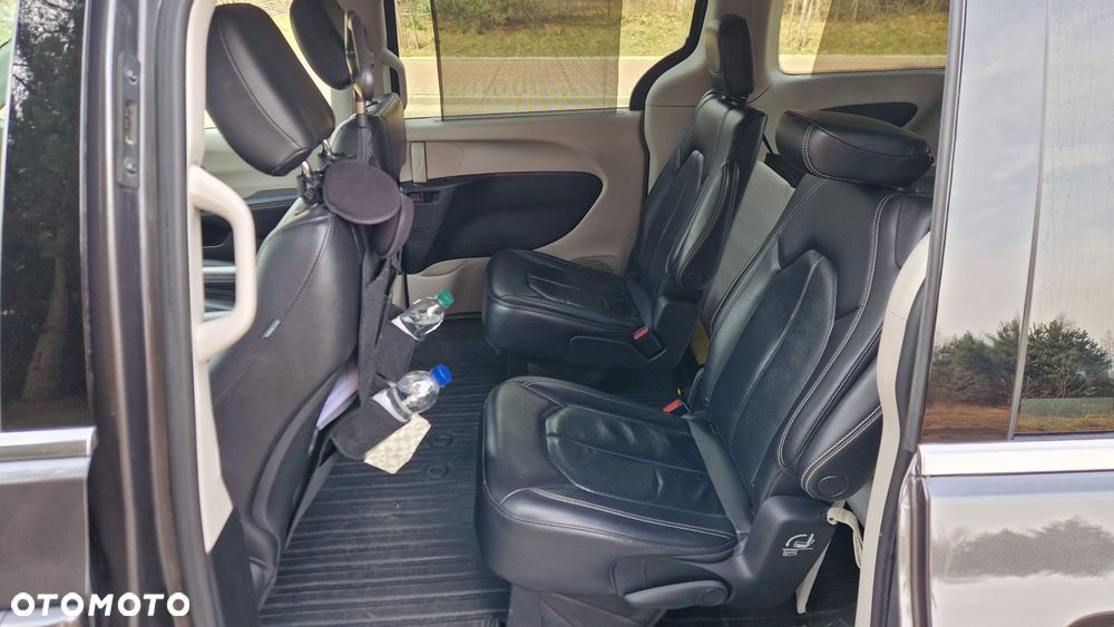 Chrysler Pacifica - 15