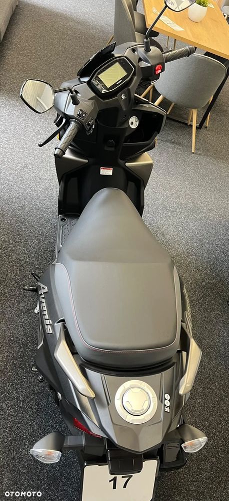 Suzuki Avenis - 10