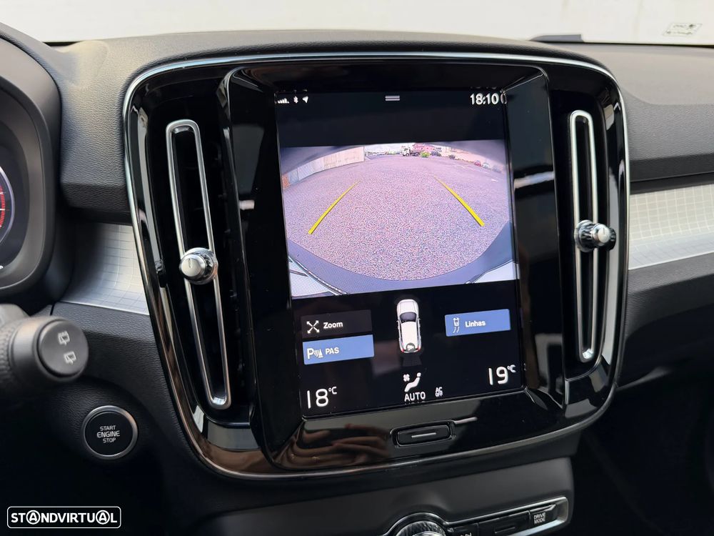 Volvo XC 40 2.0 B4 Momentum Plus - 11