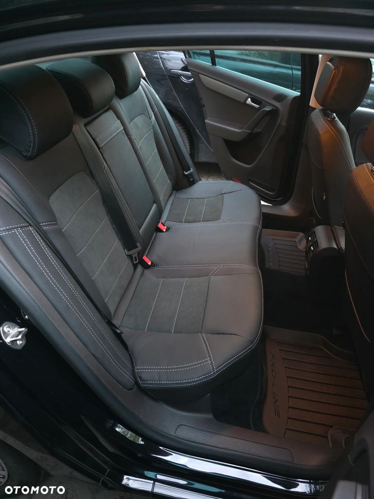 Volkswagen Passat 2.0 TDI Comfortline DSG - 16