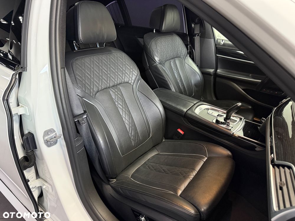 BMW Seria 7 750Li xDrive - 36
