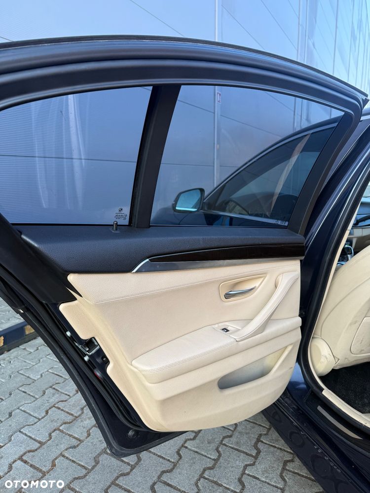 BMW Seria 5 528i xDrive Sport-Aut Luxury Line - 22