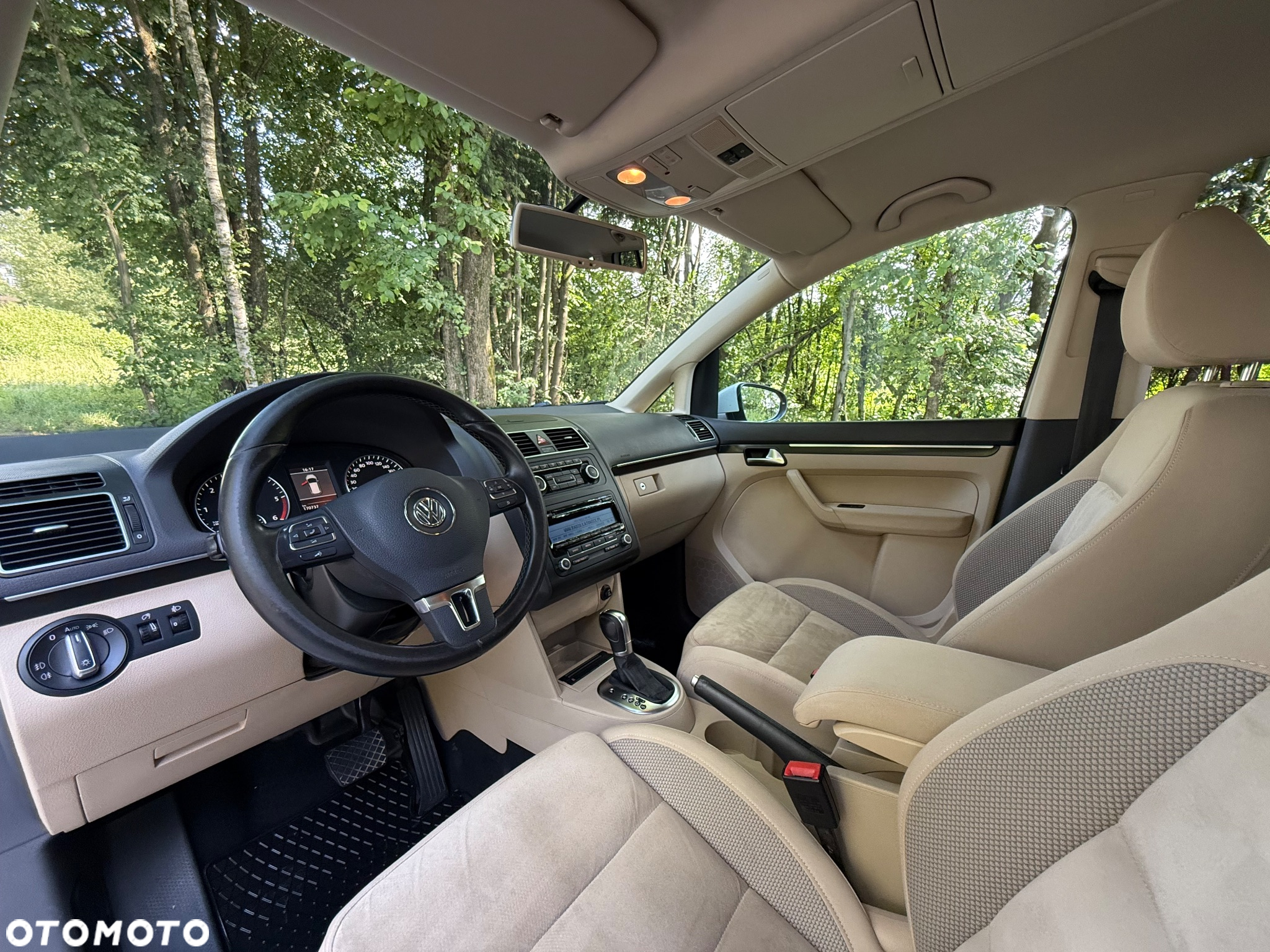 Volkswagen Touran 2.0 TDI DSG Highline - 16