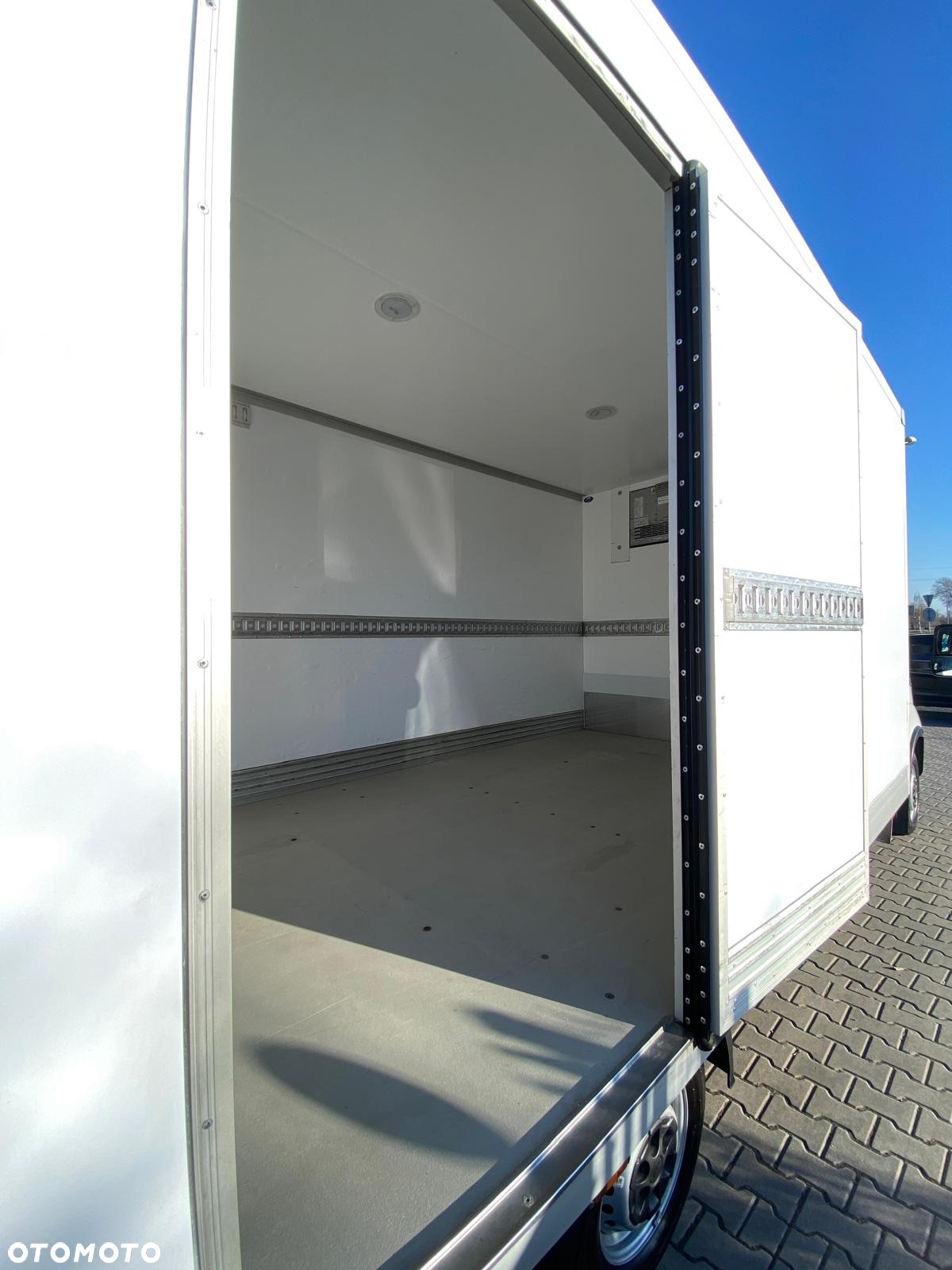 Iveco DAILY 35-160 2,3 HPI KONTENER CHŁODNIA MITSUBISHI WINDA ZEPRO - 18