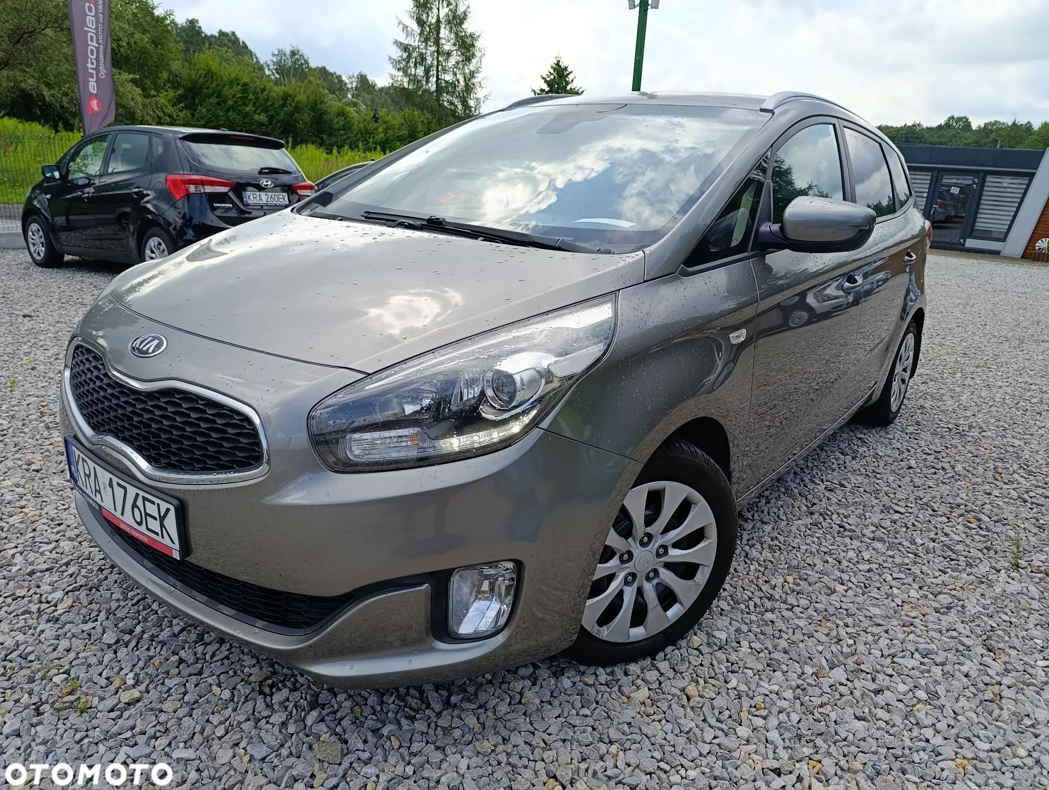 Kia Carens - 1