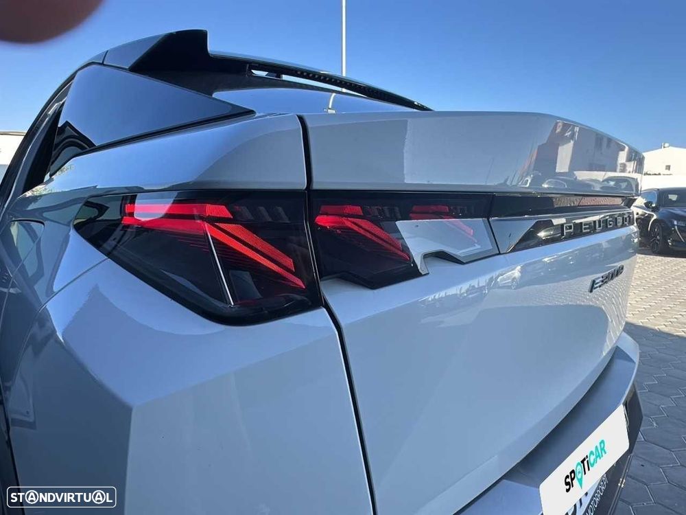 Peugeot E-3008 73 kWh GT - 11